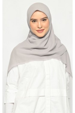 Hijab Segi 4 Voal Gucci Lasercut Dark Grey